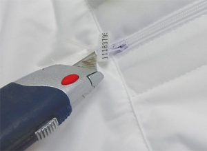 Mattress encasement zipper at the end of the zipper track